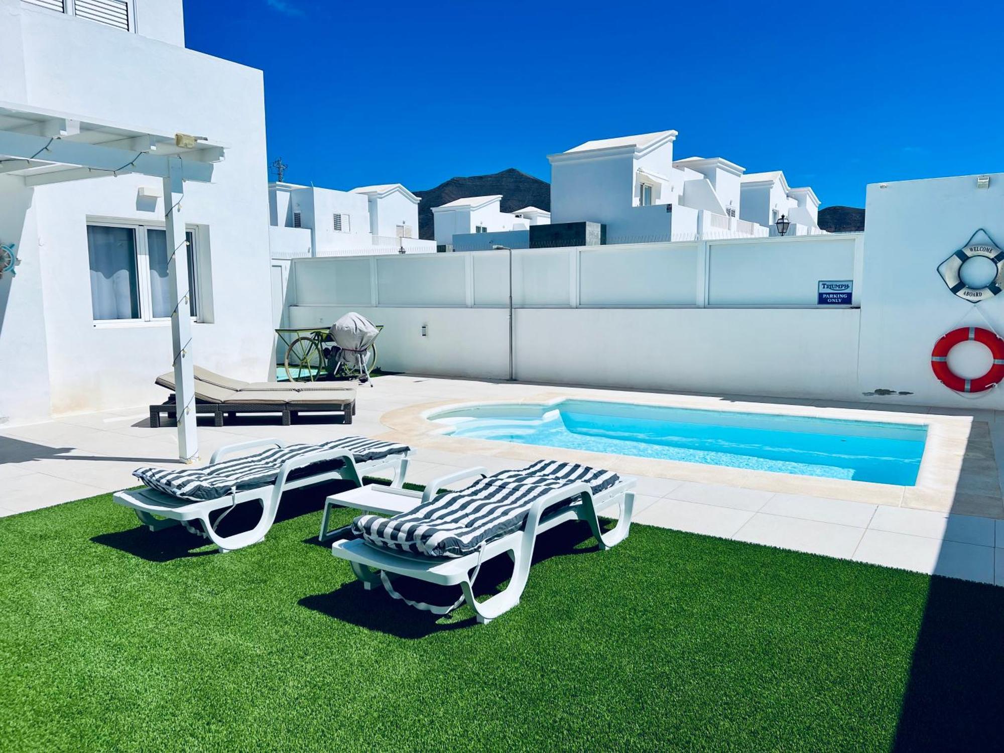 Lovely Villa Sanmar, Heated Pool Плая Бланка Екстериор снимка